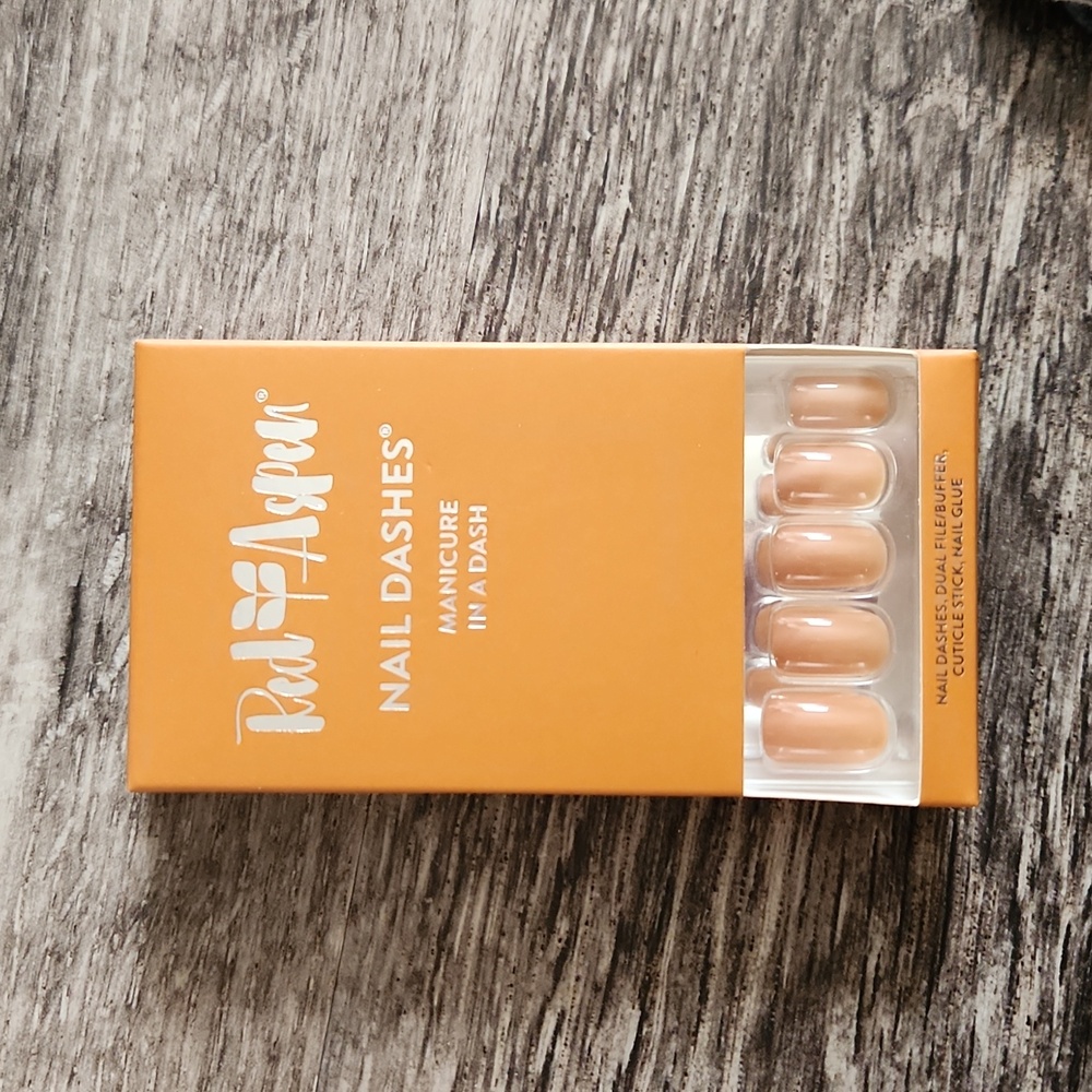 NIB Red Aspen nails Matty